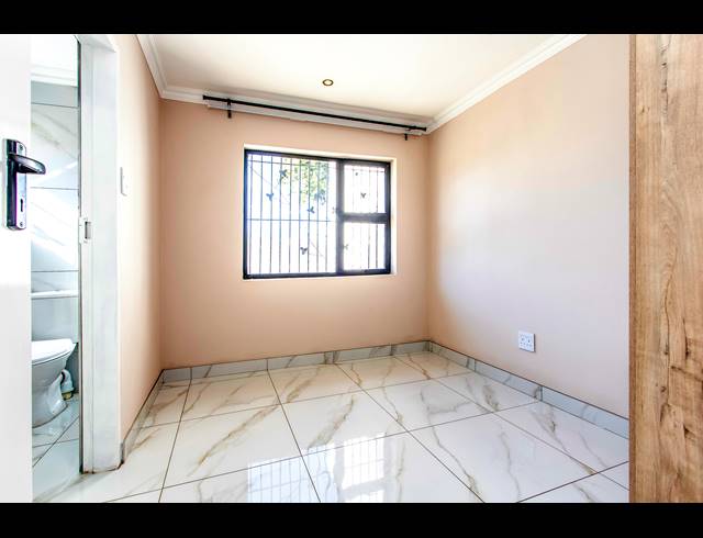 2 BEDROOM FREESTANDING TO LET IN MARLBORO GARDENS